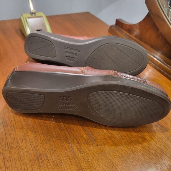 SAS Brown Leather Slip-on Loafers Size 9 Wide - Picture 4 of 6